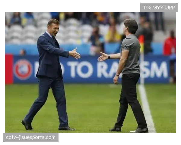 里尔宣布将于今夏对皮埃尔-莫鲁瓦球场草皮进行彻底更换